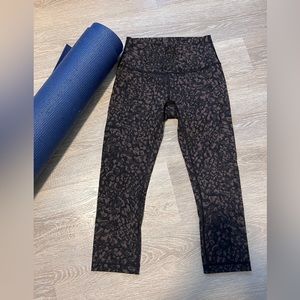 Lululemon wunder under HR crop🍋🍋